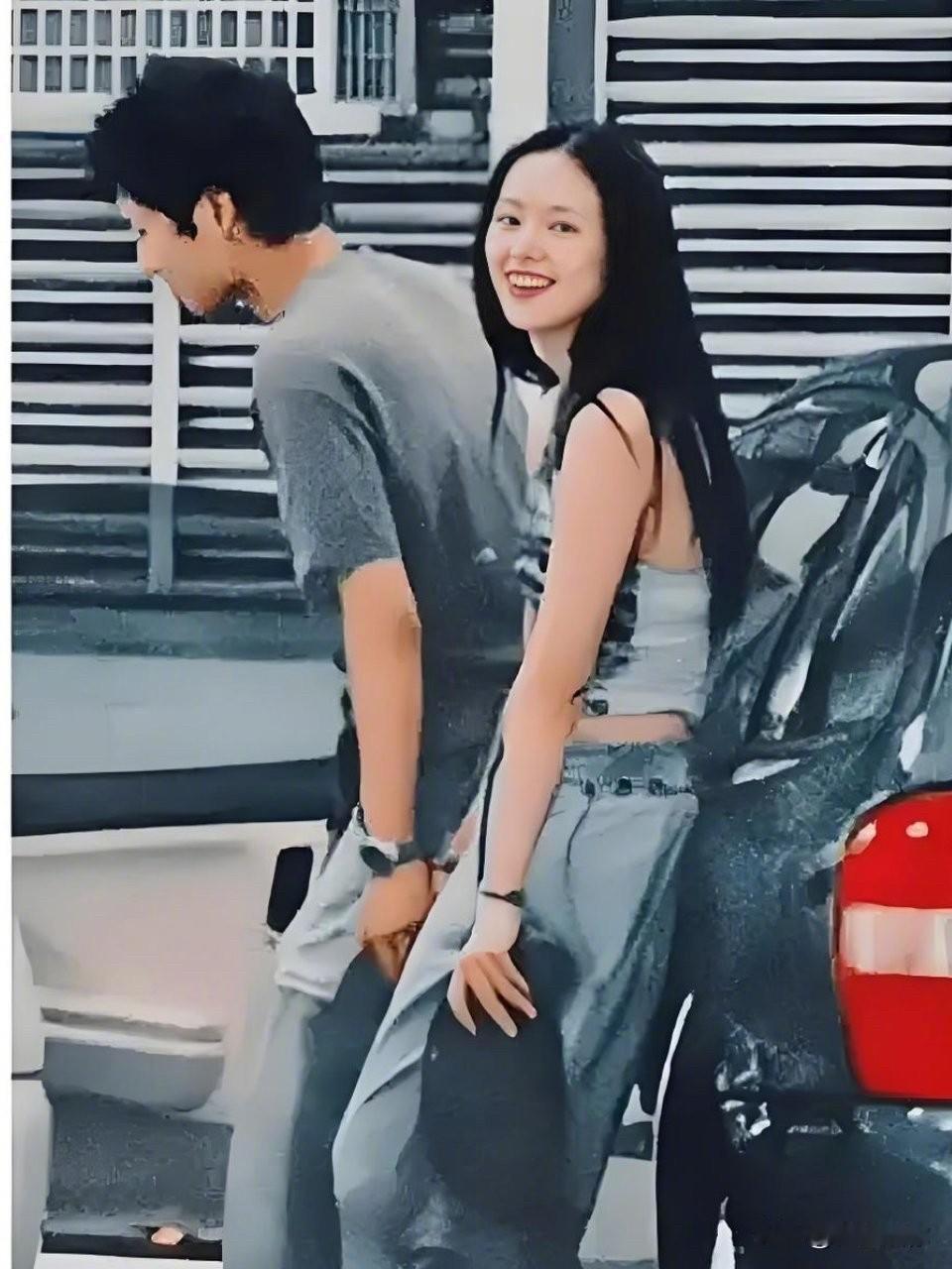 不要拿章子怡没有嫁给霍启山来嘲讽章子怡，章子怡根本没有配不上他，整个中国没有任何