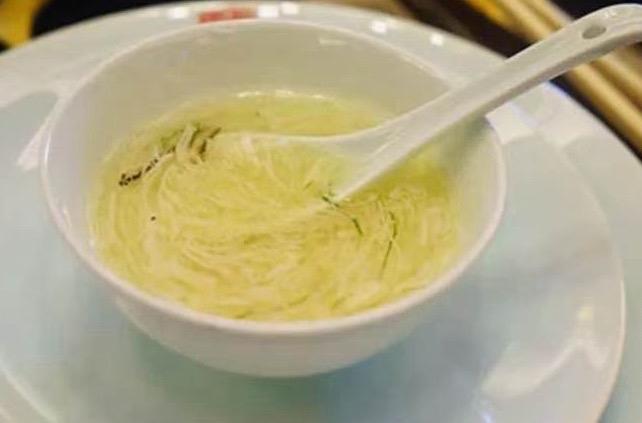 昨天一位对我们不了解的人，来找我们文员报价，报价后又嫌价格太贵，说你这是豆腐搞成