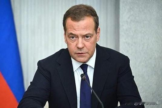 还是梅德韦杰夫敢说！美俄关系敏感时期，还是一针见血的说出美国就是有钱的无耻之徒！