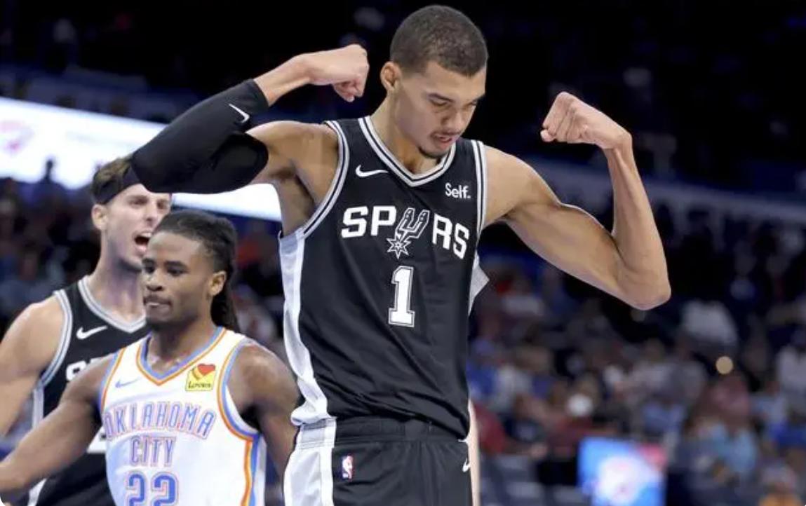 五连败的马刺仍为NBA最弱队，明年选秀哪位妖人能助文班亚马？
文班亚马在NBA的
