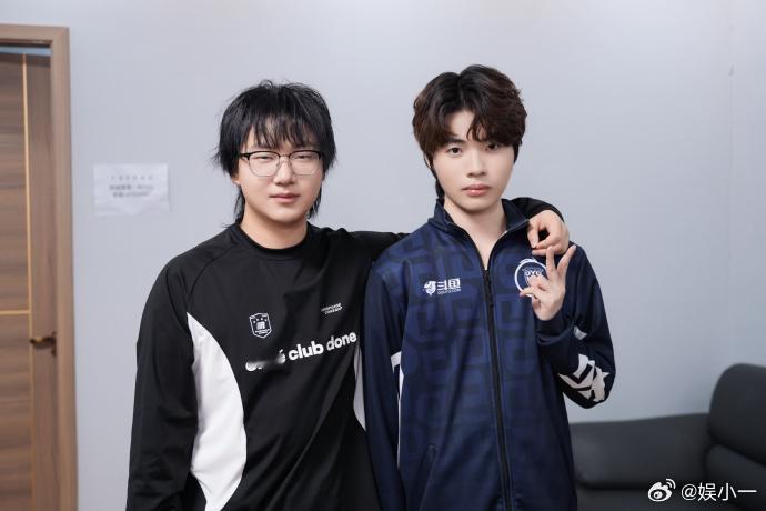 fly向鱼合照救命！这组合太绝，Fly向鱼同框就是名场面，牛牛家族实锤了 