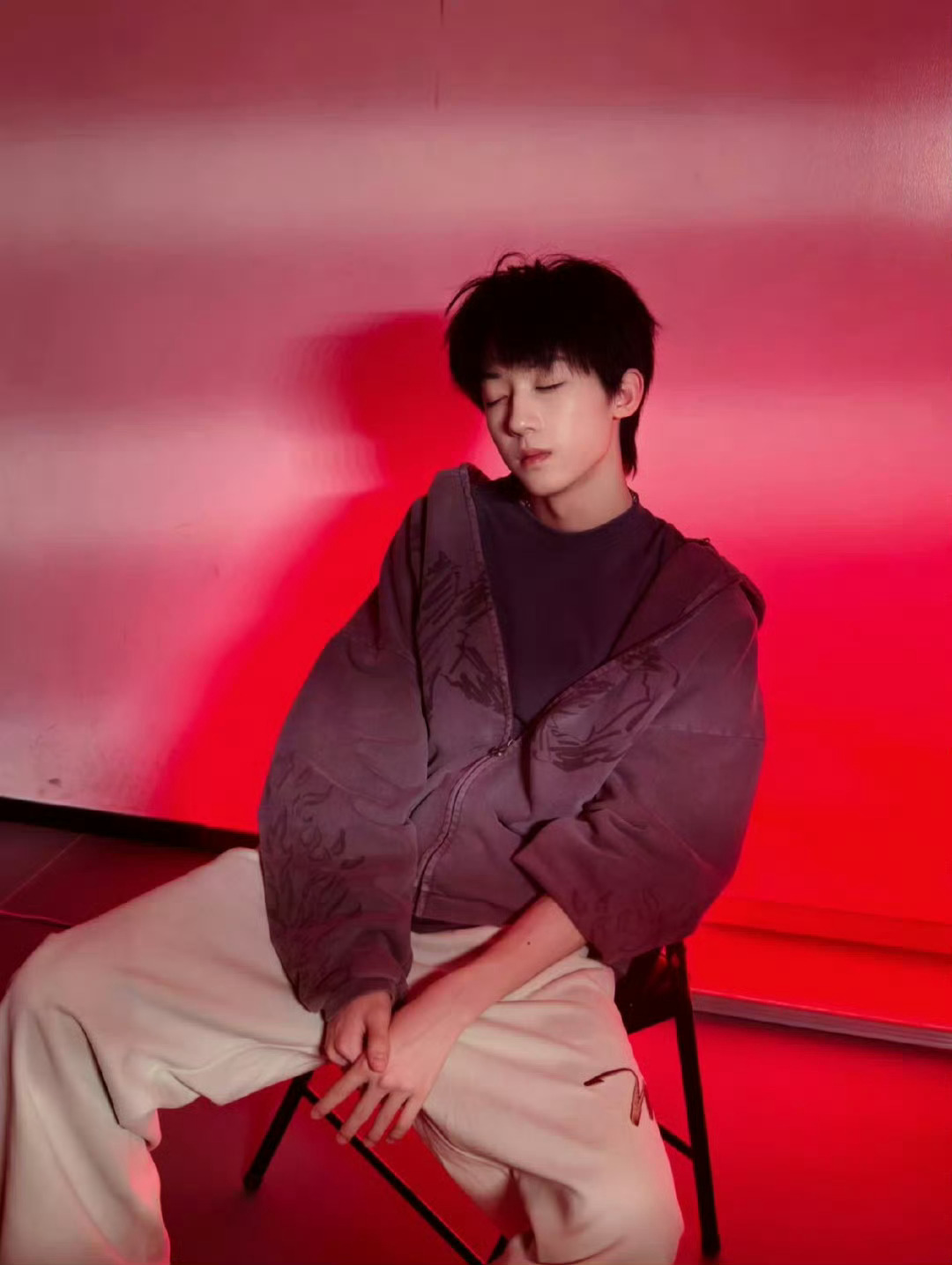 杨博文高会更新 杨博文高会更新～在装睡的慵懒小羊终于出现了！第二张也太萌了叭帅帅