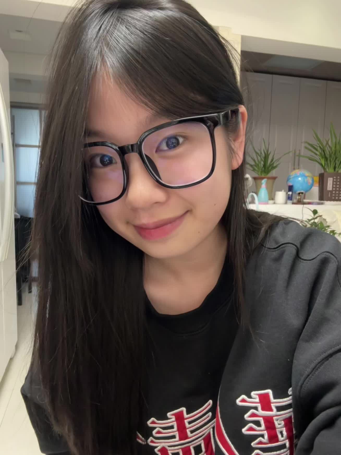 如果不化妆 纯素颜也会一直喜欢我嘛O.o