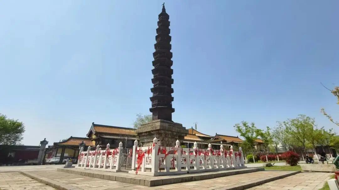 聊城铁塔
聊城的铁塔（隆兴寺铁塔），是“东昌三宝”之首，也是宋代冶铁技术的“活化