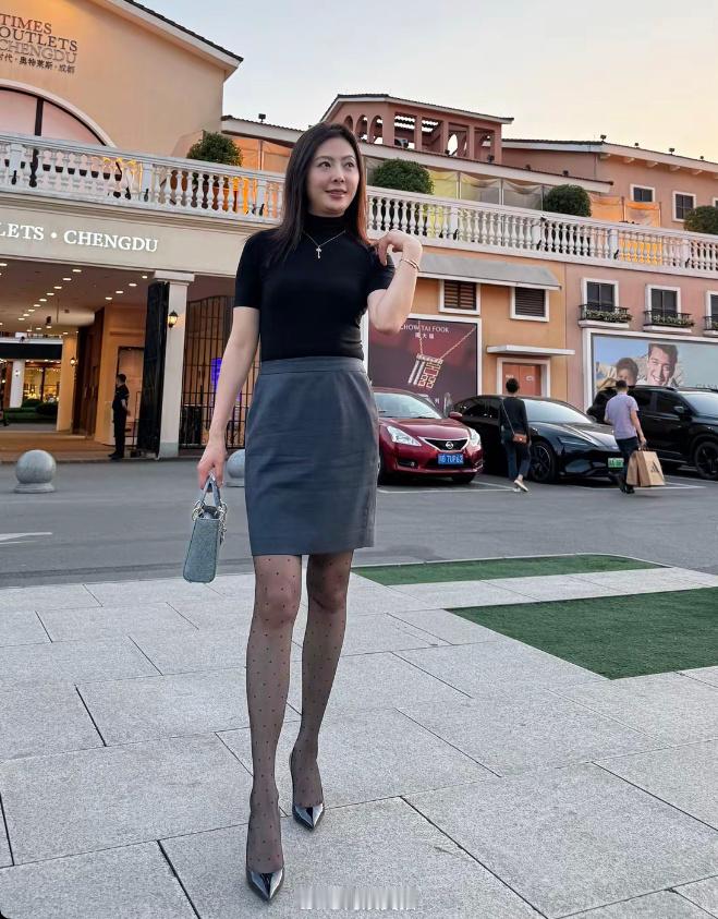 斑点黑丝阿姨 ​​​