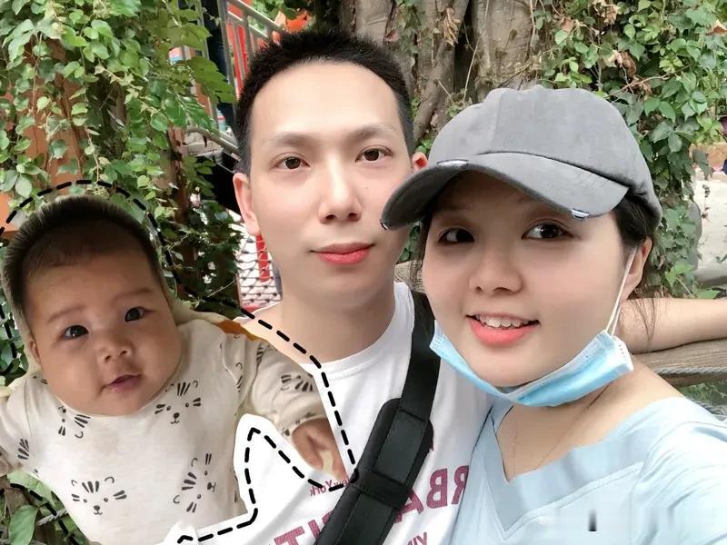 上头条召唤豆包 
最近豆包可真是处在舆论的风口浪尖啊。广西南宁那对新手爸妈，照着