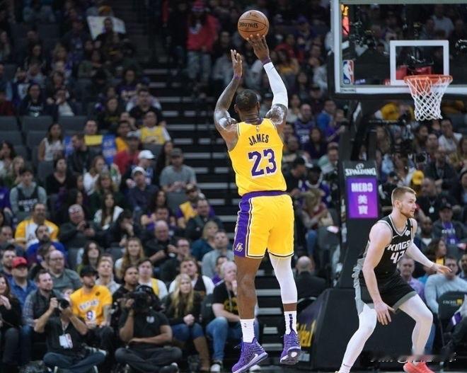 25-26赛季第四节NBA球队有效投篮命中率排行前五如下：

1.湖人——57%