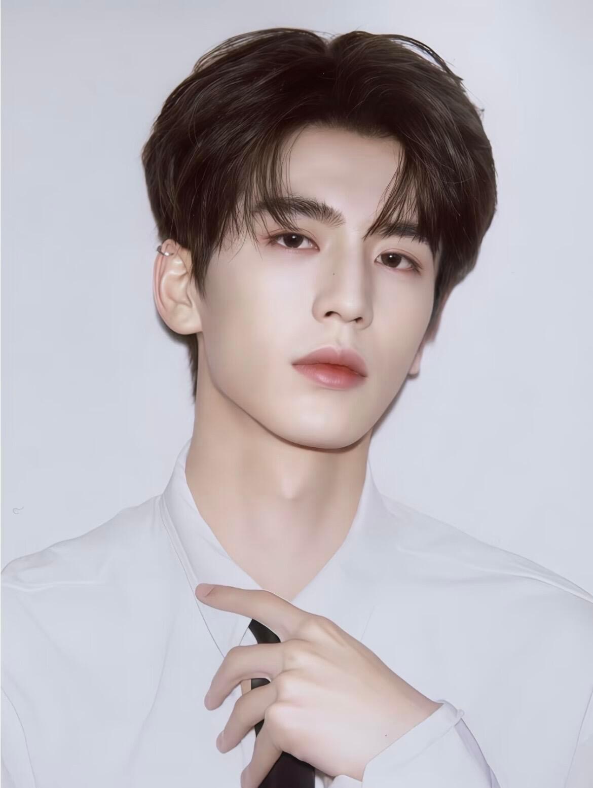 娱乐圈有张凌赫是福气，太权威了！ 