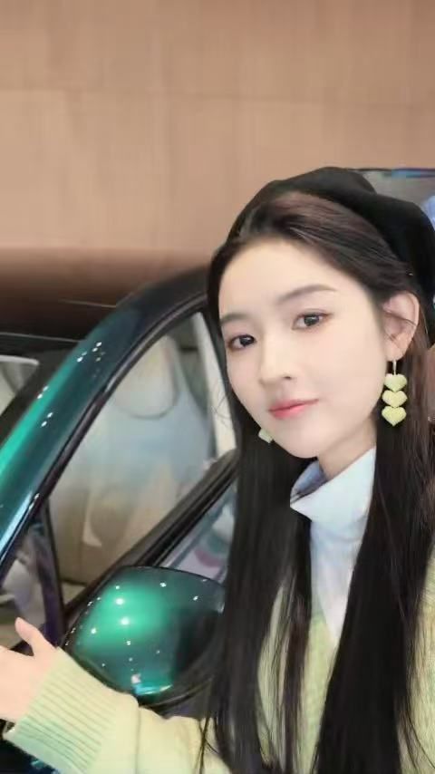 王玉雯 这把冲刘亦菲来的 前段时间看到李连杰为女儿选择智界R7，现在又刷到了王玉