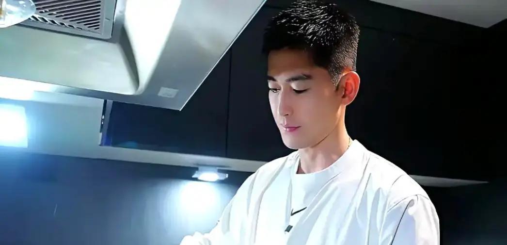 42岁张翰卖掉4600万法拉利辞退助理，原来他终于想通了

当年《东八区的先生们