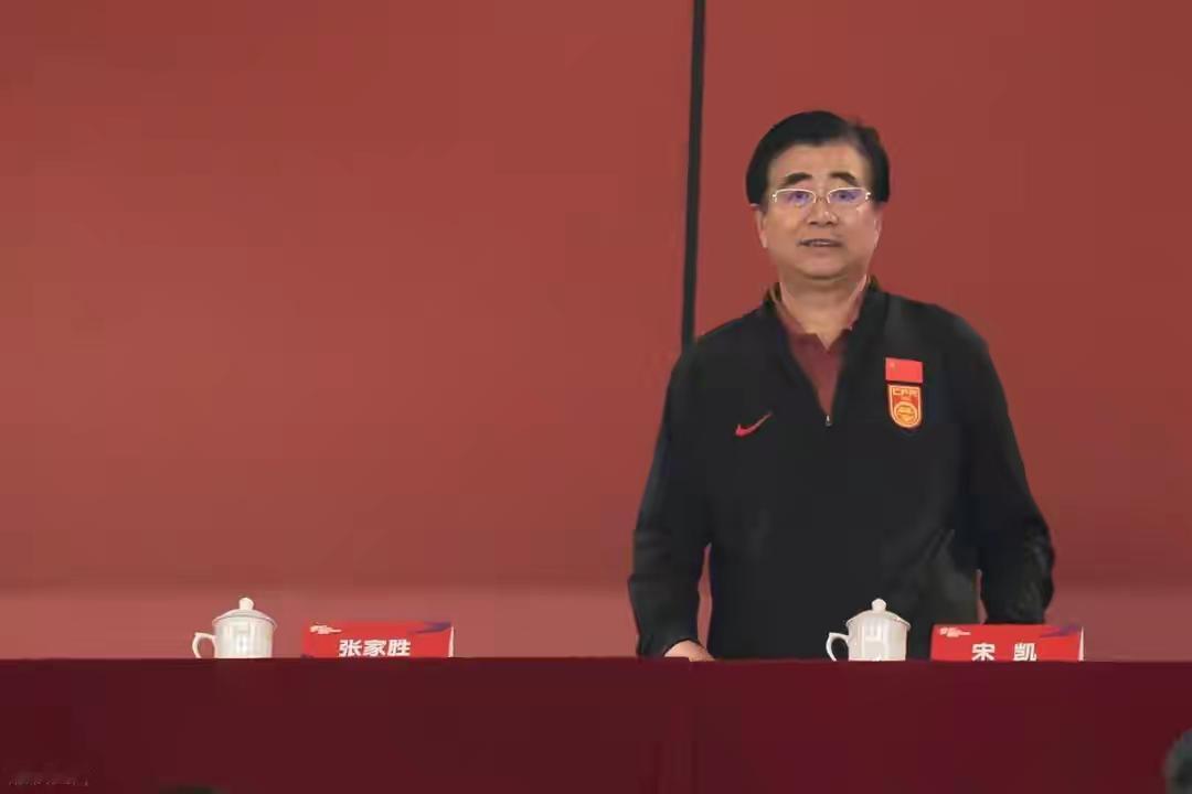 也是没谁了，国足已经连续4个月没有比赛了。纵观亚洲国家队，没有一支像国足这样“悠