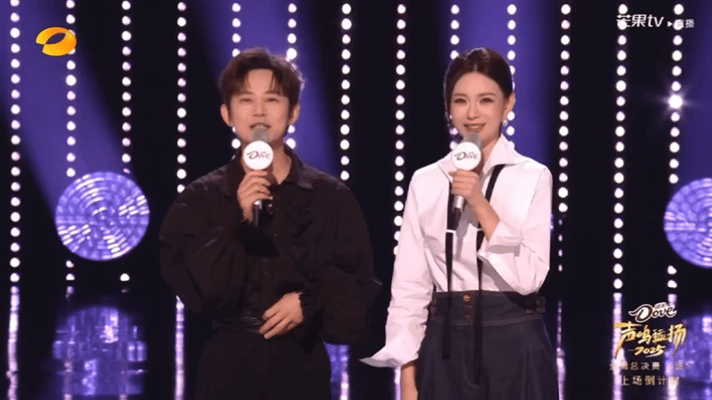 沈梦辰新年上班穿搭沈梦辰新年上班就这么女强人的气质，没有选择以往的礼服而是西装套