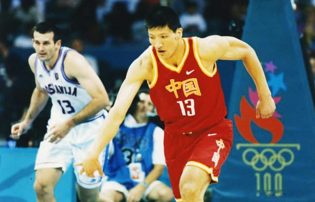 1996年7月30日，亚特兰大奥运会男篮1/4决赛，中国队61比128完败于南斯