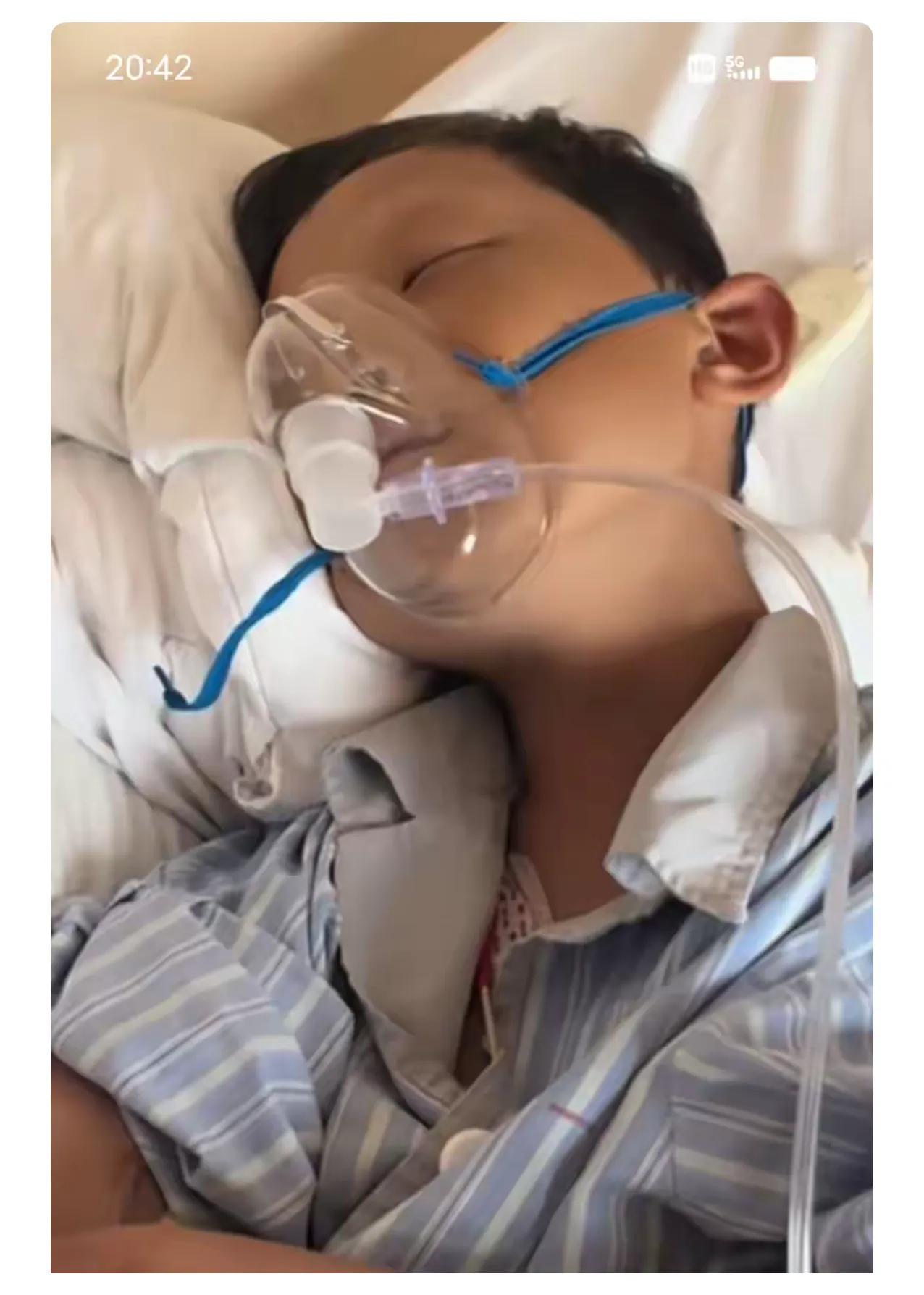 儿子病危了，医院已经下了病危通知了，想吃冰淇淋和冰水，妈妈忍着泪花劝说他说不能吃