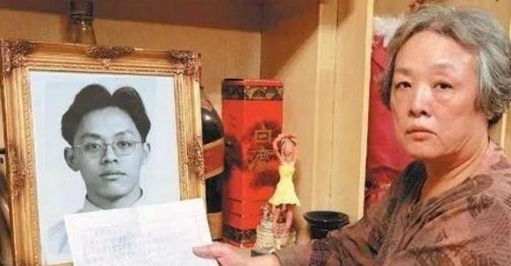 1997年，士兵江国庆强奸女童被判死刑，枪决前江国庆咬牙切齿地诅咒说：“人不是我