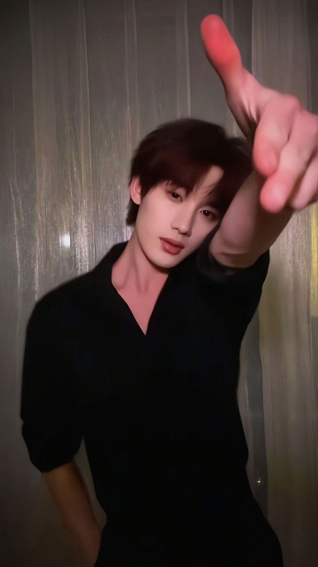 丁程鑫连震这一下可太有劲了丁程鑫这个小伙子越来越有味道了，跳舞每次都让人心动。 