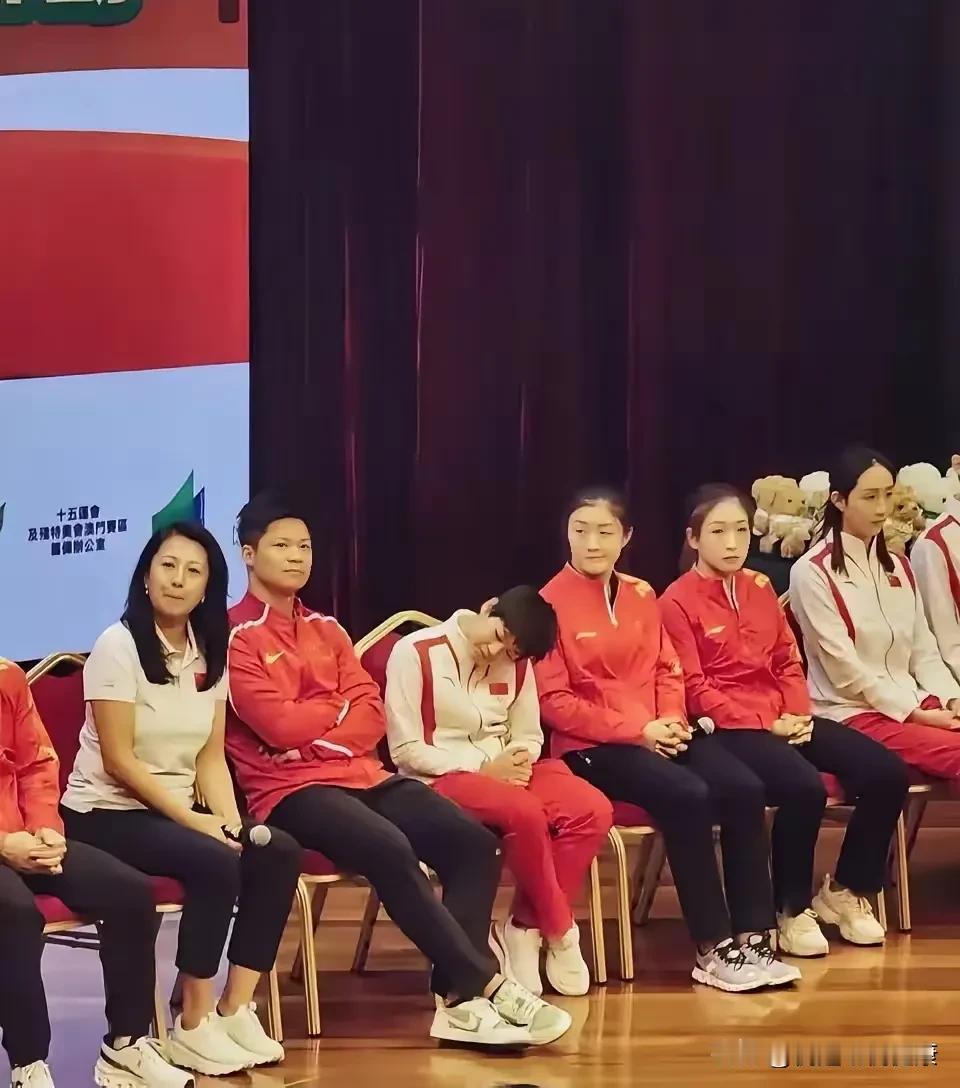 这才是正常人，保持童真，走自己的路，让别人说去吧！

#全红婵#
