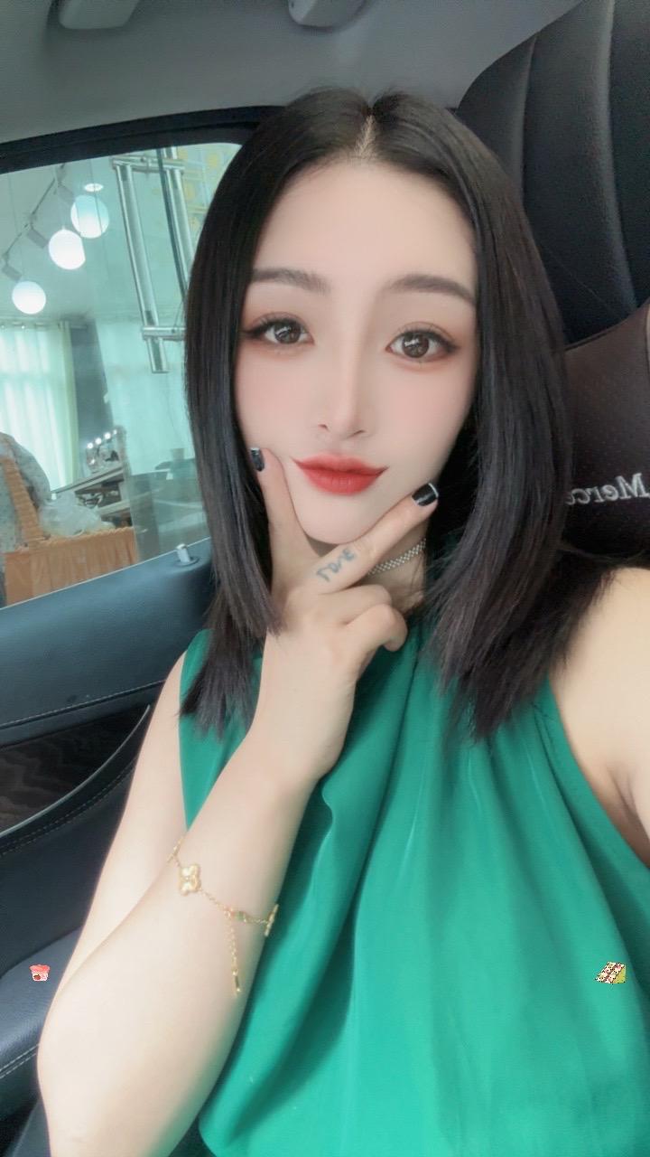 最硬的后台，个人存款， 最铁的关系，个人能力！ 人最有魅力的时候，就是...