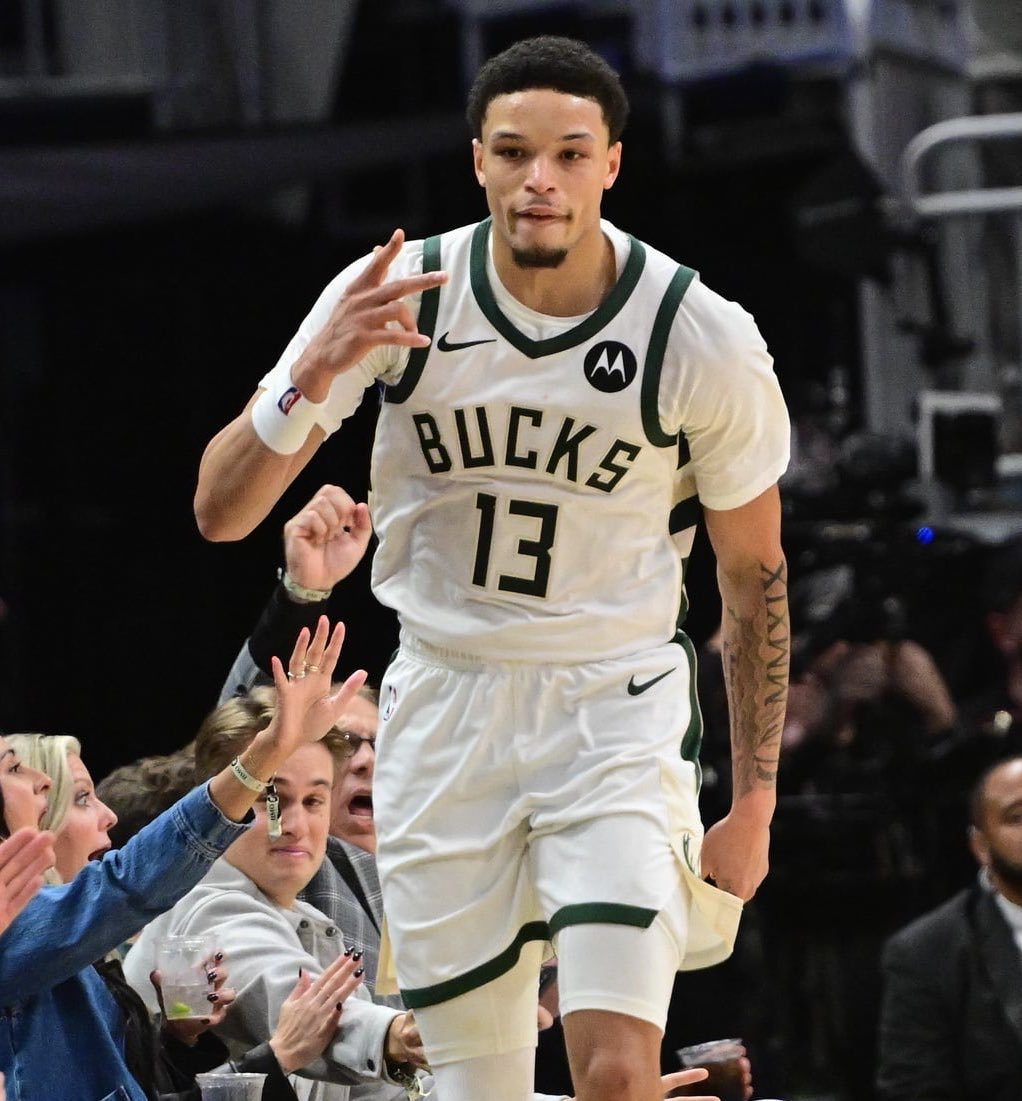 罗林斯把自己生涯最好的一场球，送给了他梦开始的金州勇士。之前字母哥采访，说在输给