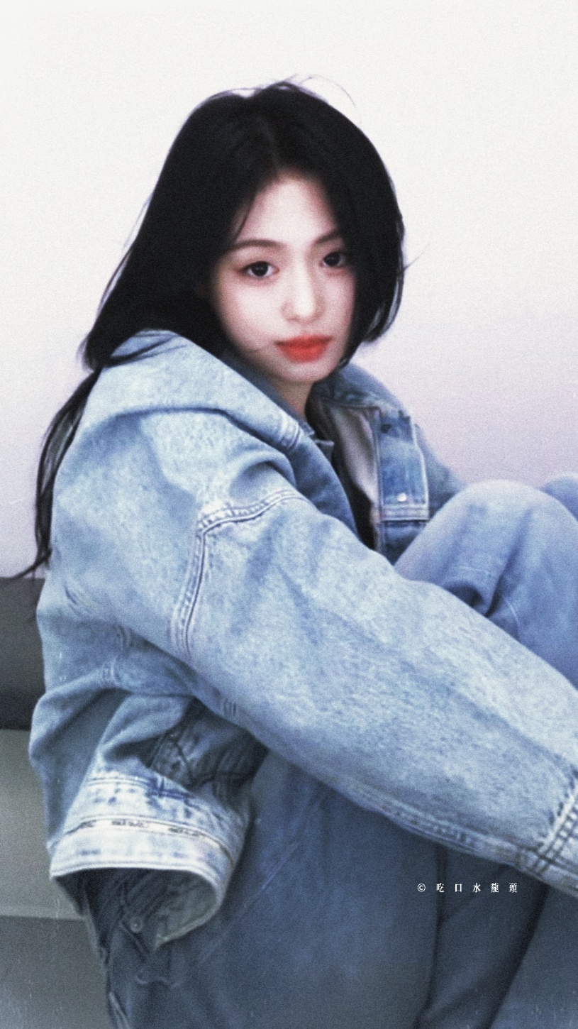 🔹「 反方向的鐘… 」🕰｜郑雅娴 Ahyeon 
