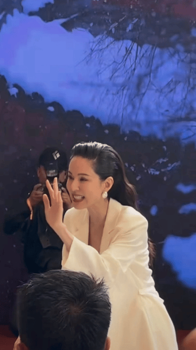 60岁李若彤，最新出席活动生图曝光！

3月6日，60岁李若彤现身深圳出席线下活