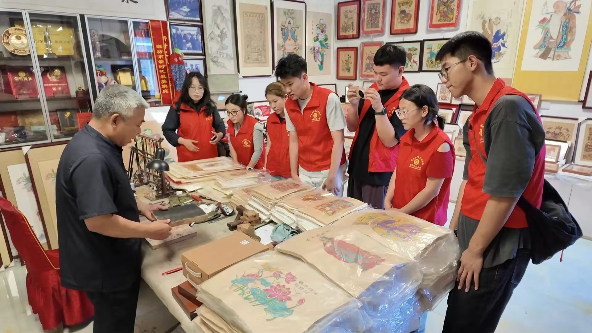 秦岭笑谈 【曲阜师范大学音乐学院】曲阜大学生赴寒亭开展年画非遗学习与调研社会实践