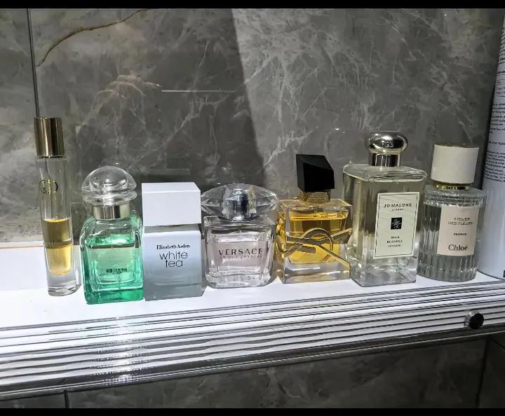 还是穷点好啊😂 
听说最近用进口大牌化妆品、香水的朋友都连夜emo了
 
之前