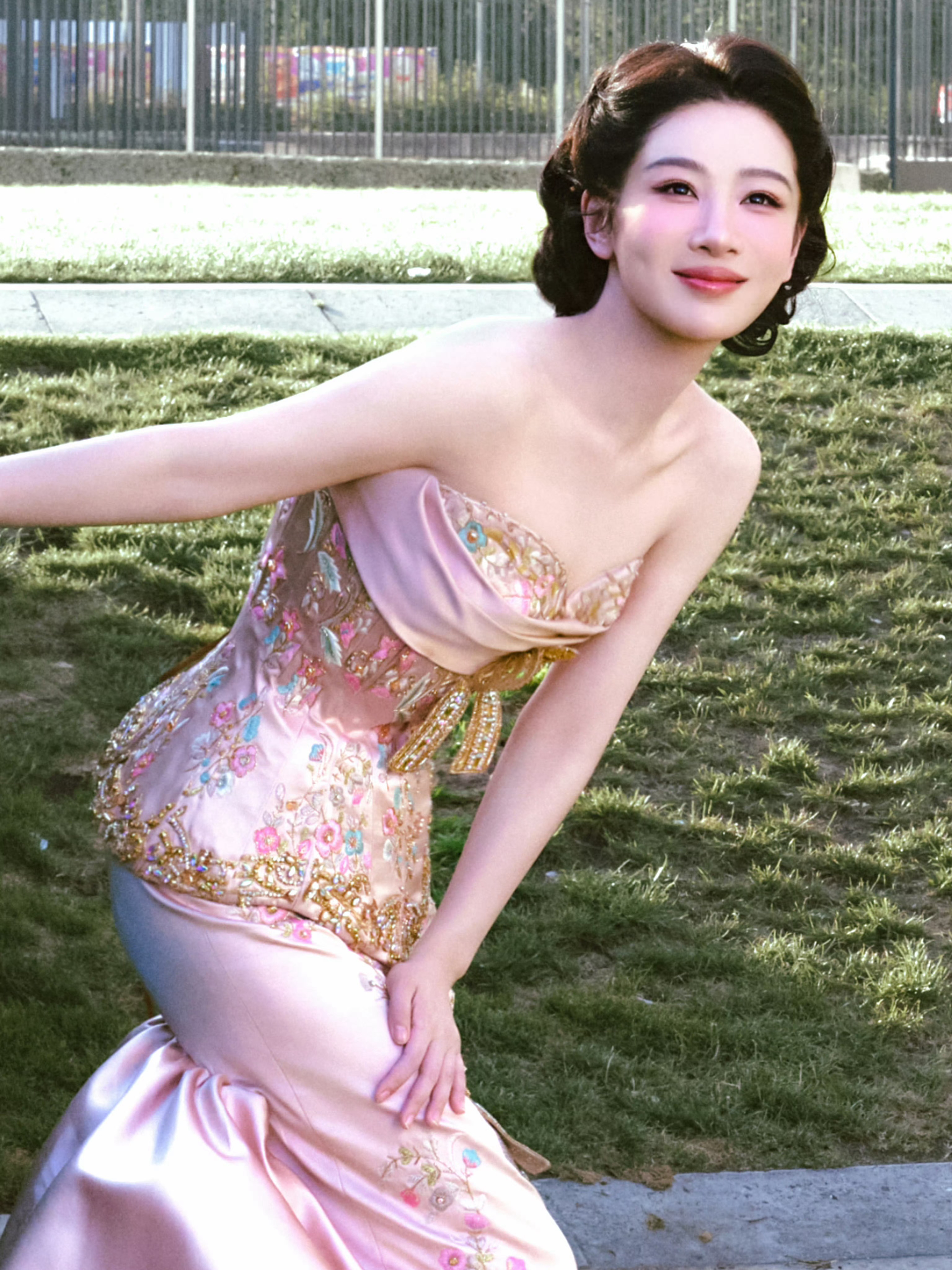 杨紫穿了祖海顶级高定 大美人，杨紫闪耀白玉兰 