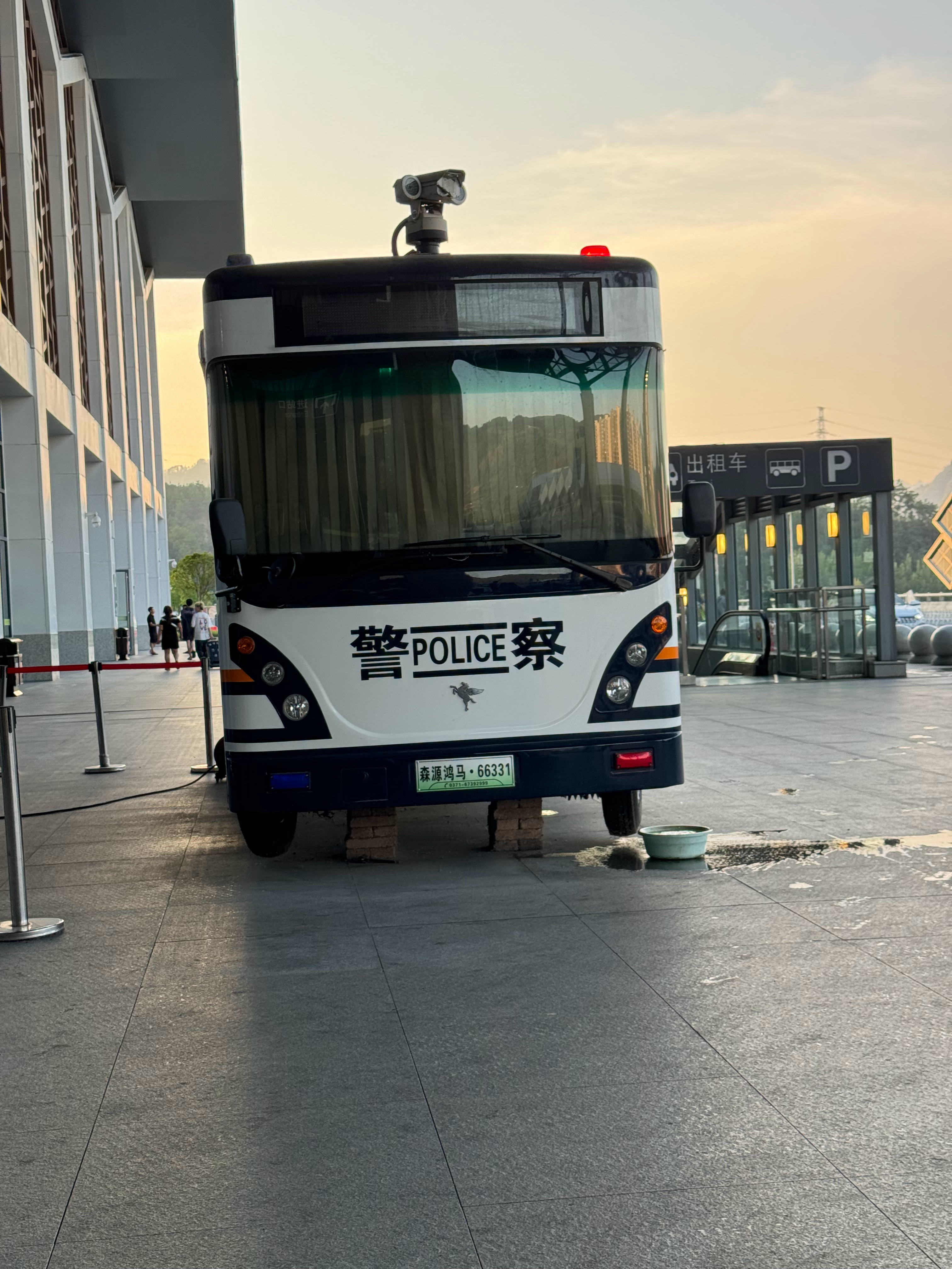 今天从张家界走，坐高铁看到的[允悲]  ​​​