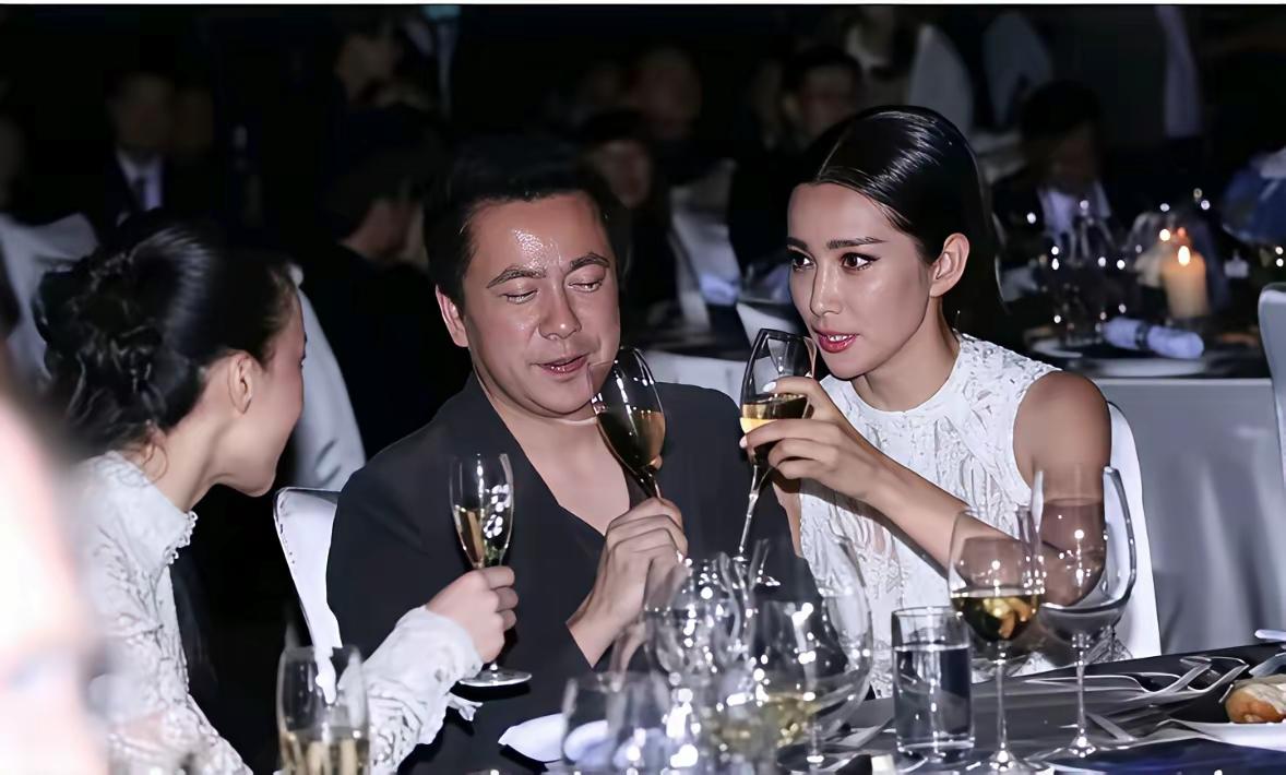 这个男人不是有钱，就是有权，你信不信？
