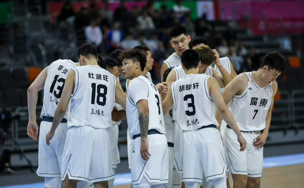 全运会男篮冠军诞生！广东全运男篮101-65浙江全运男篮，夺得本次全运会金牌，看