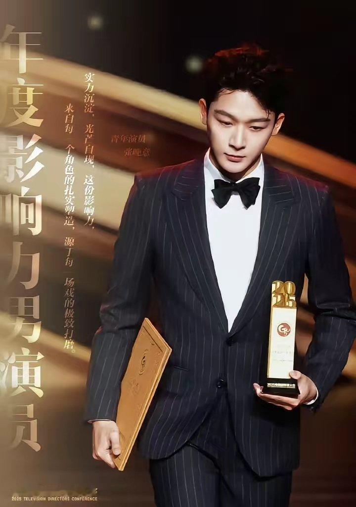 张晚意还是挺牛的，出道10年都没有签公司，一直都是自己单干，靠一部部口碑好戏成为