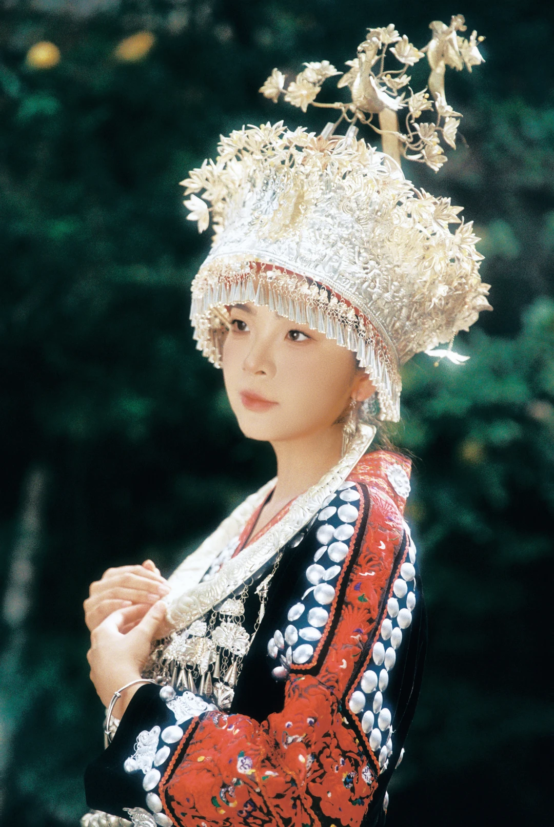 是谁一早就拍过Angelababy同款苗服~