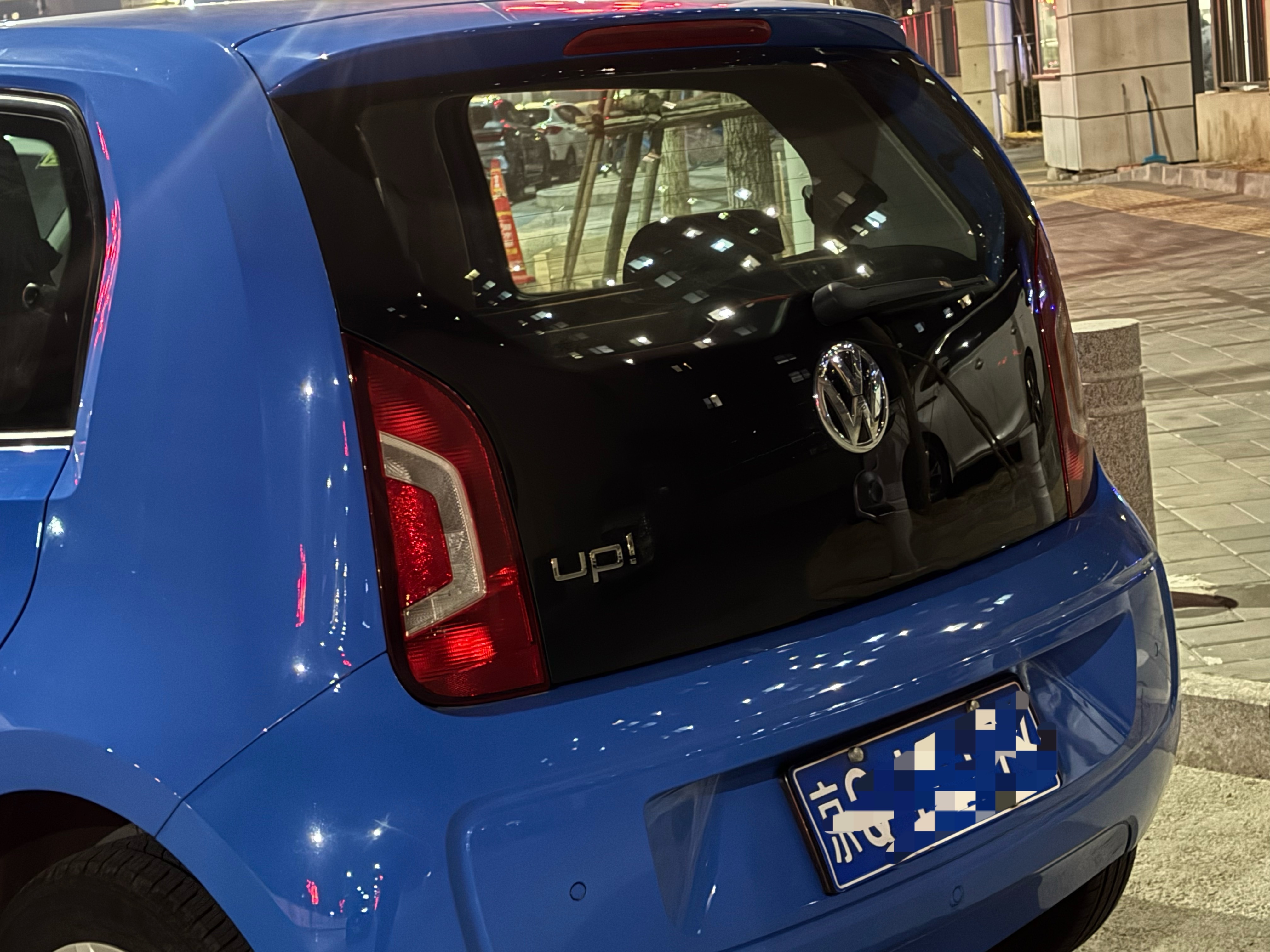 2015年前后进口过一小批 大众UP！3.54米长，三缸1.0L自吸，5速AMT