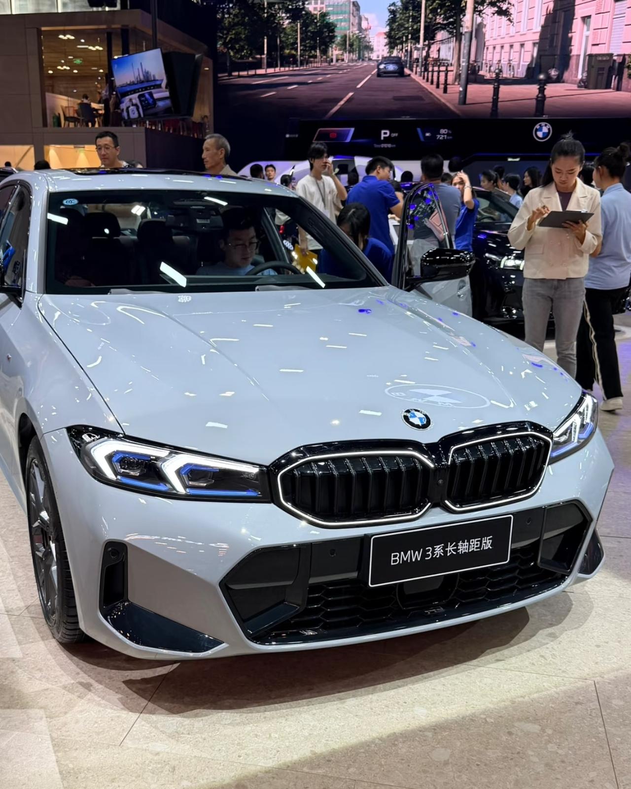 宝马3系 7月销量11199辆，
宝马3系 8月销量12157辆，
宝马3系 9