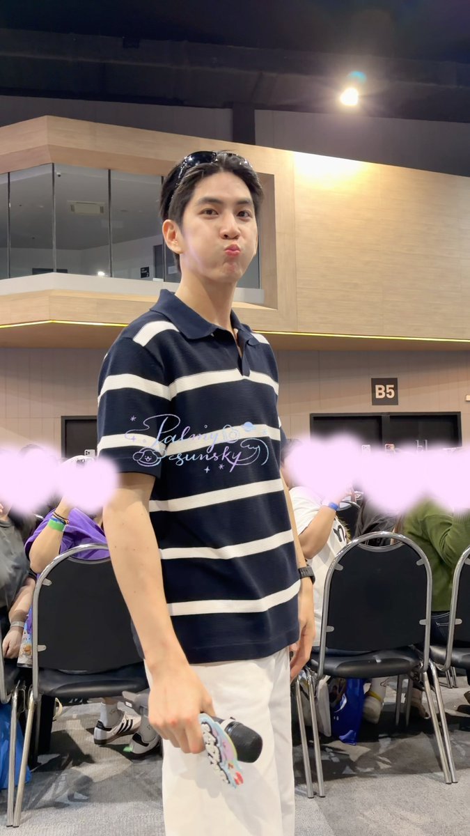 亲亲😘​​​