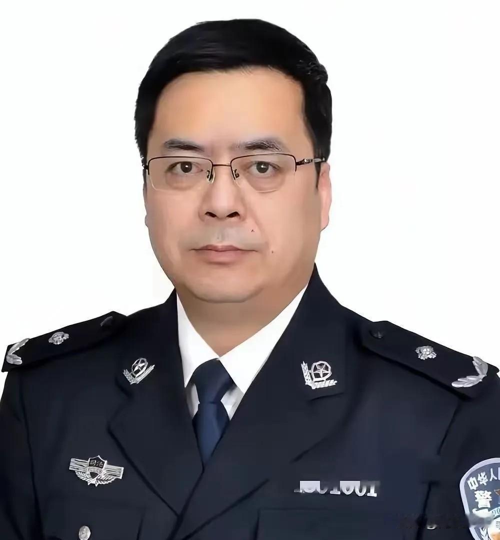 他即将年满60岁，本来可以准备享受退休生活了。
谁知道，就在这个节骨眼上，他被查