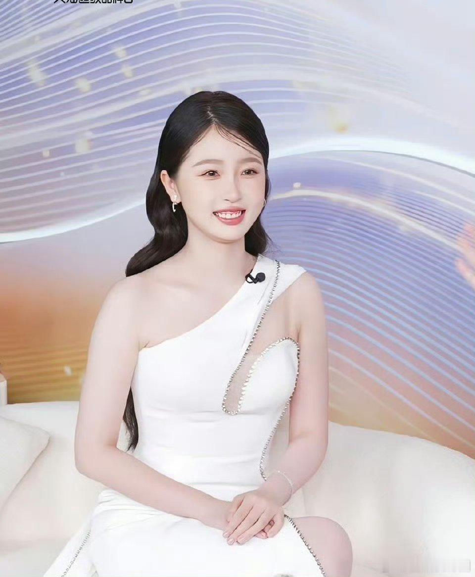 你说这是虞书欣嘛？[开摆][开摆][开摆]头发贴着头。。。显得好难评[苦涩][苦