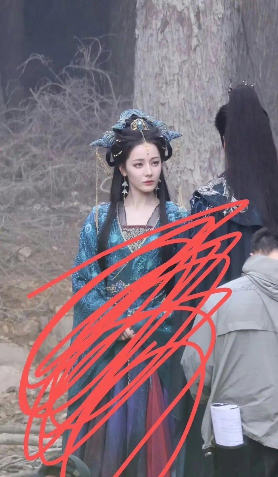 迪丽热巴这个造型真的太像了 ​​​