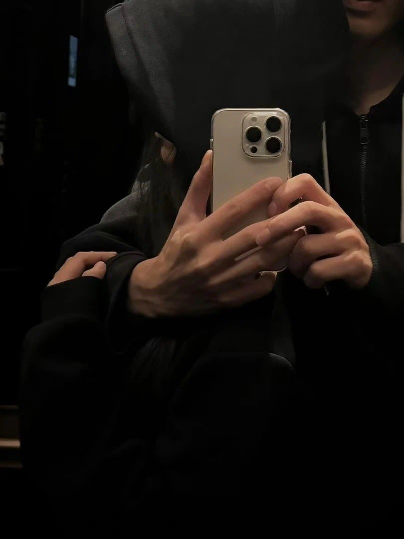 我内耗的差不多了 亲爱的 可是我好累了 我其实一点都不想放手 ​​​