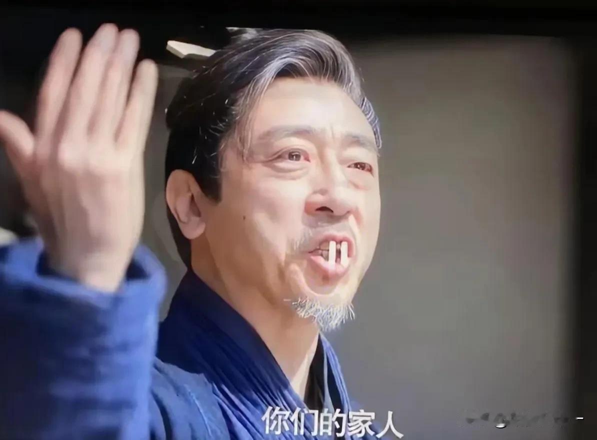 不好意思明家家主李丰田老师[尬笑]我只是刚好摁了下播放键……[马思纯的微笑][捂