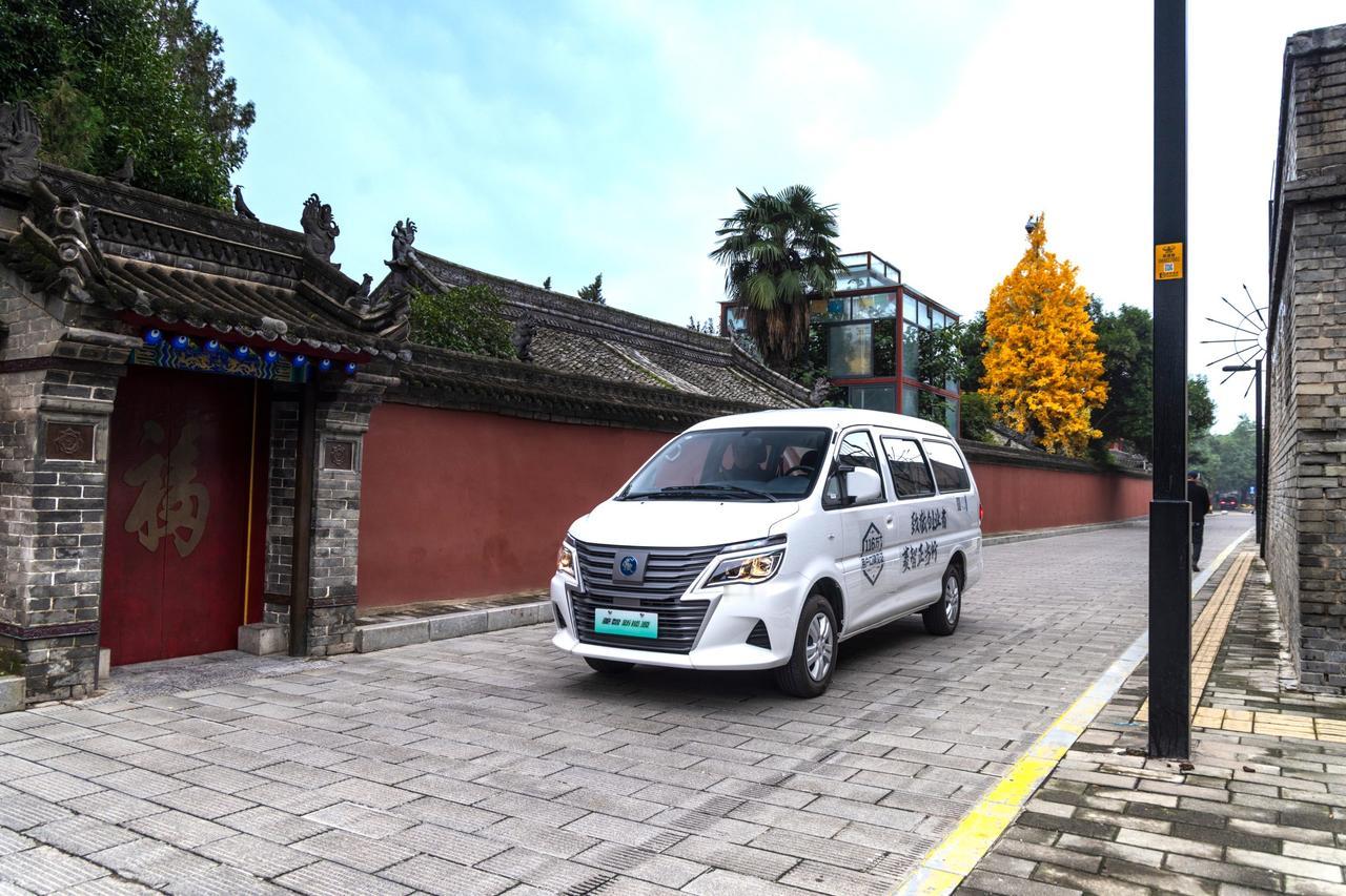 超大空间装的满，超长续航跑得远
超低成本省的多，菱智新能源超强实力伴君无忧创富！