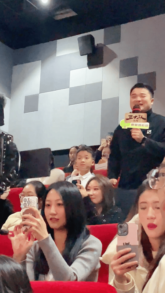 #小孩哥敬礼程兵示爱张译# 和小孩哥看完三大队共脑了[苦涩]我们三大队真的太好看
