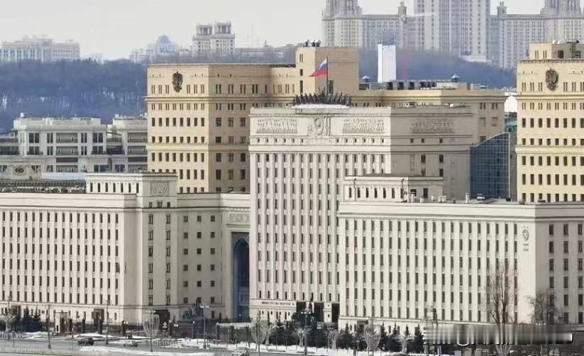 俄国防部：俄军对乌克兰首都基辅的军工目标发动集群打击，所有目标均为军事目标。

