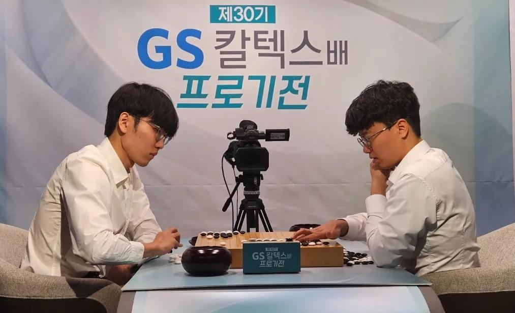 3：0~申真谞强势再夺一冠



2025年韩国围棋第30届GS加德士杯决赛中，