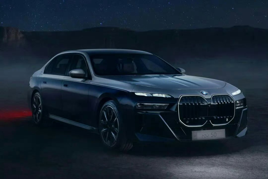 宝马 760i  天狼星限定款！V8版本的！这样的大鼻孔喜欢吗？ 