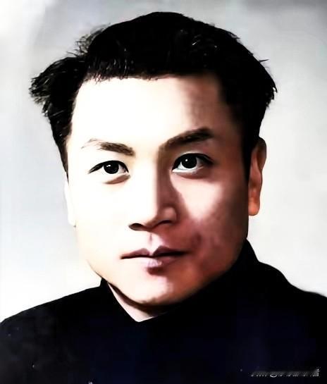 1944年，一地下党入狱后被汉奸认出，只好求狱友将他勒死，没想到，将死之时，他却