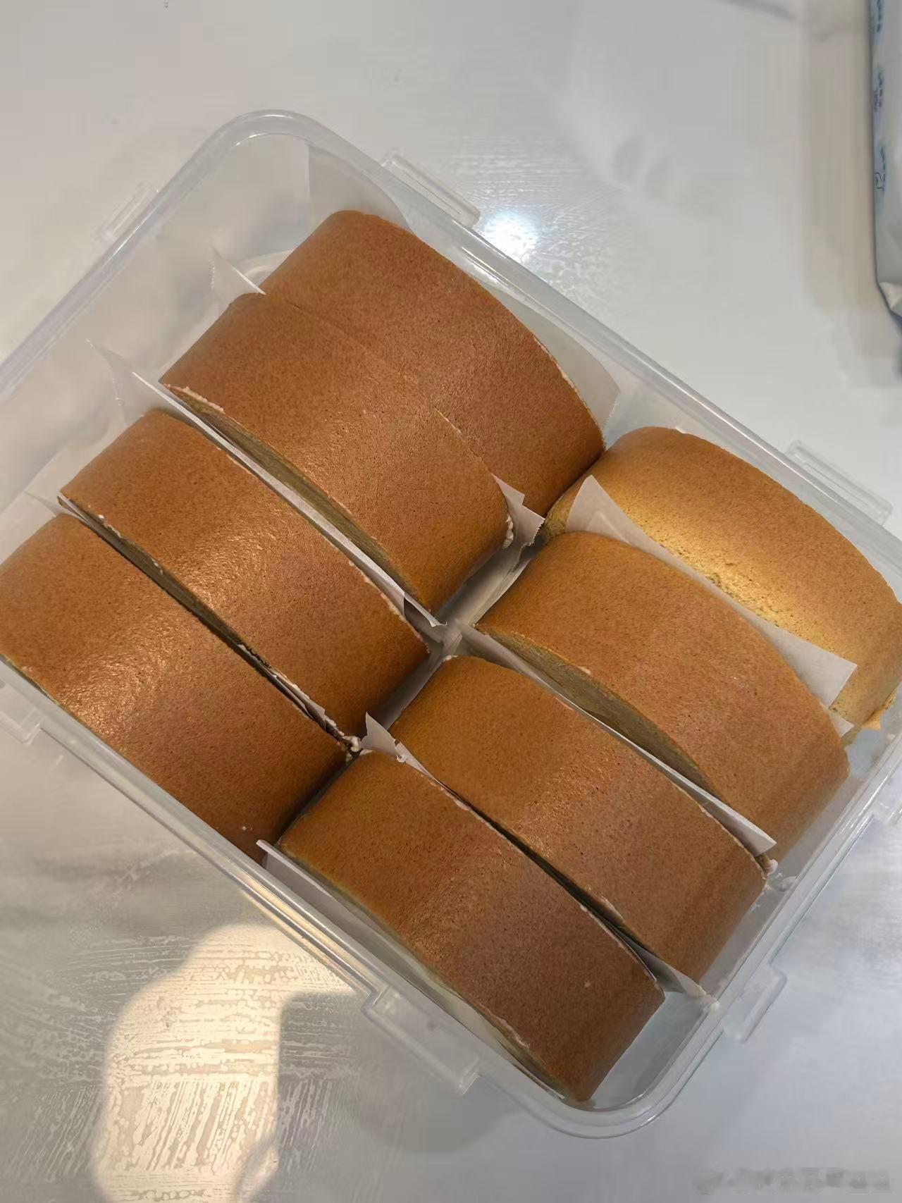 做了蛋糕卷 一人一块儿不要抢 ​​​