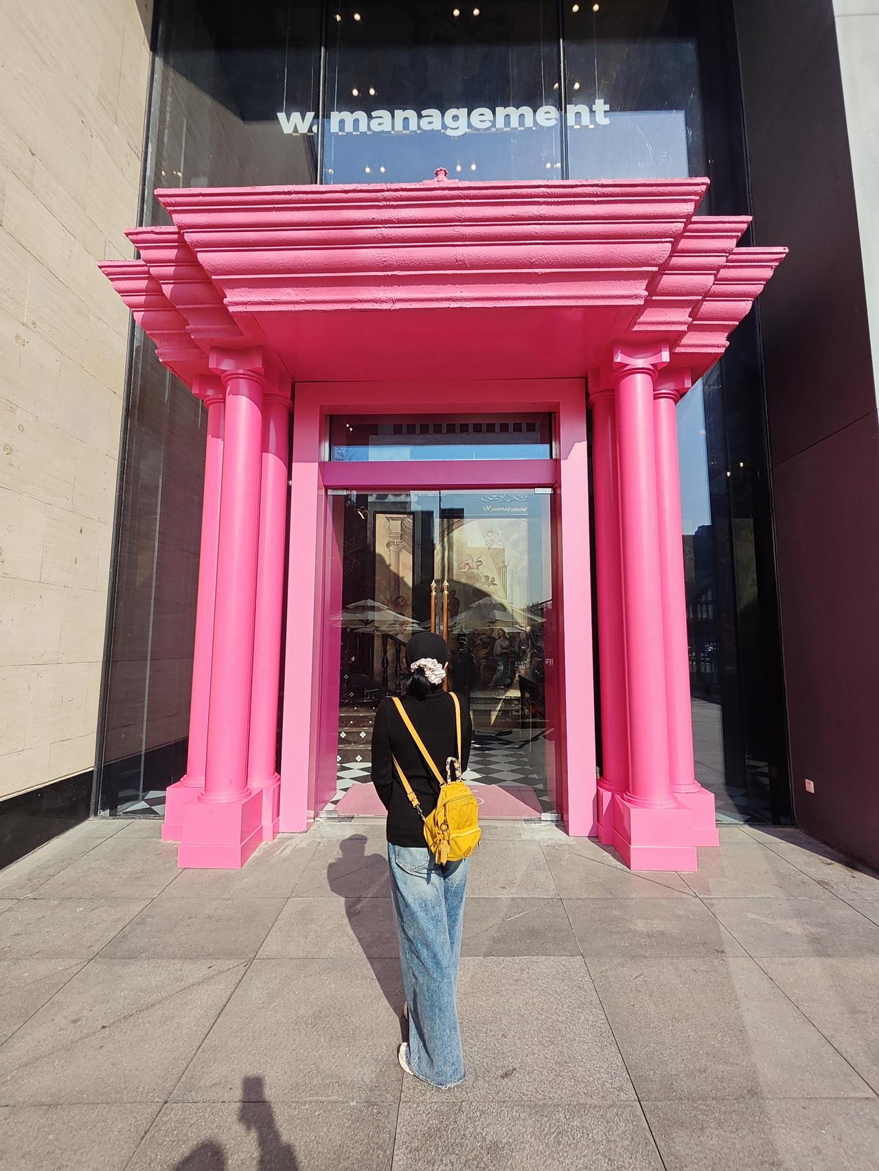 生活如此美好，全得益于中国共产党正确领导，有强大的人民军队为我们保家卫国。

看