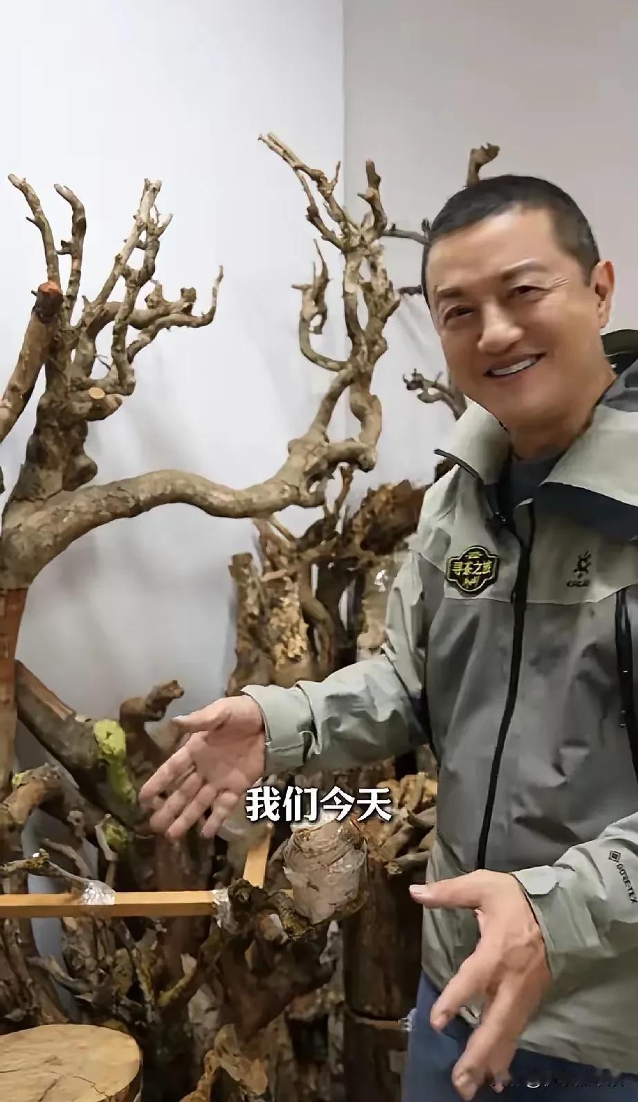 上午官宣离婚，下午谈笑风生，李亚鹏的心，海哈金喜捂不热
试问有几个女人受得了，结